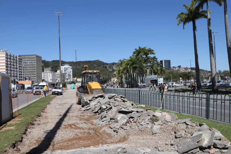 No local, a Prefeitura da Capital deu in&iacute;cio &agrave; revitaliza&ccedil;&atilde;o do passeio p&uacute;blico do canteiro central da Avenida Paulo Fontes, no Centro Hist&oacute;rico – Foto: Divulga&ccedil;&atilde;o