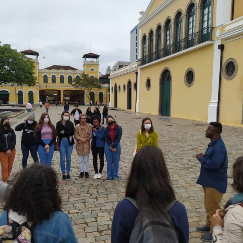 Paulo Nogueira conta a hist&oacute;ria do povo negro de Florian&oacute;polis em aulas urbanas – Foto: Divulga&ccedil;&atilde;o/S&eacute;rgio Vignes/ND