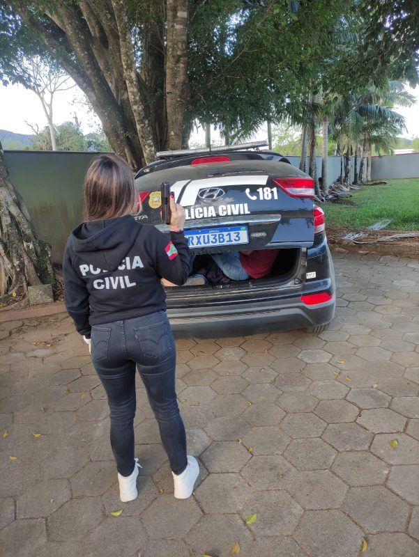 Homem que pintava papel de preto e vendia como se fosse dinheiro manchado em SC &eacute; condenado – Foto: PCSC/Divulga&ccedil;&atilde;o