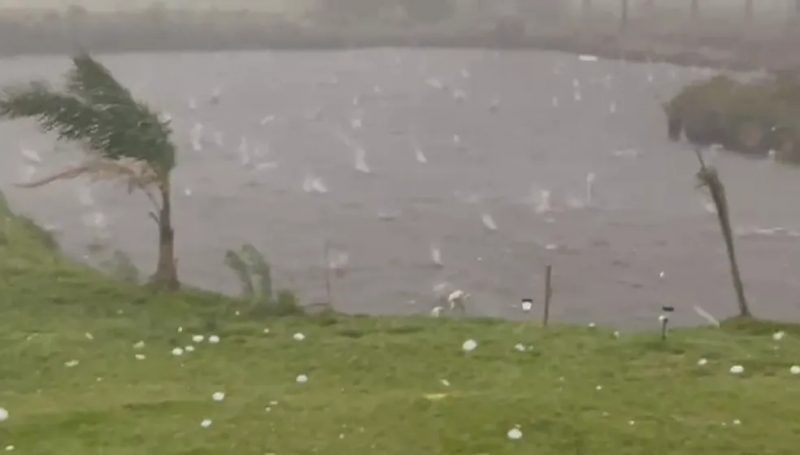 Temporal provoca granizo e queda de barreira no RS – Foto: Reprodu&ccedil;&atilde;o/ND