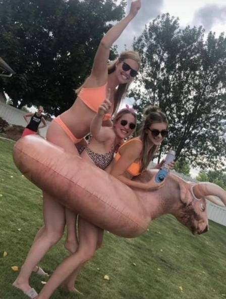 enigma de jovens em boia mobiliza internet