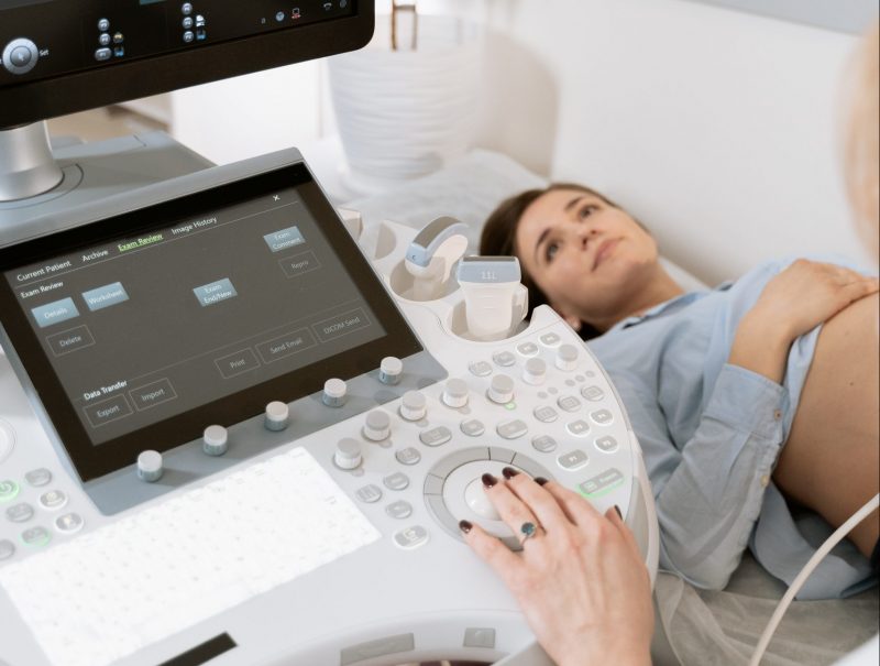 Projeto da Câmara obriga presença de acompanhante em exames que exigem sedação da mulher