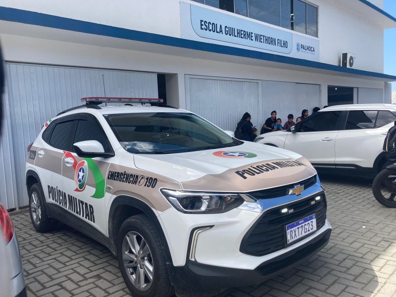 Homem armado apareceu em frente &agrave; escola no bairro Bela Vista, em Palho&ccedil;a – Foto: Osvaldo Sagaz/NDTV
