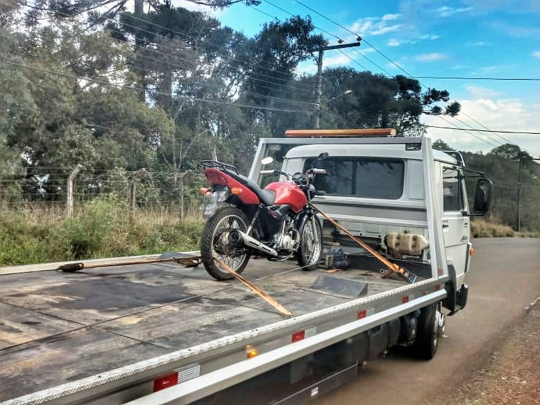 O ve&iacute;culo estava com o licenciamento atrasado. – Foto: Pol&iacute;cia Militar/ND