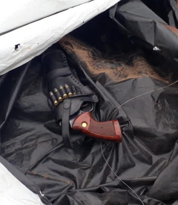 O suspeito se entregou para a pol&iacute;cia e informou onde teria escondido a arma. – Foto: Pol&iacute;cia Militar/ND