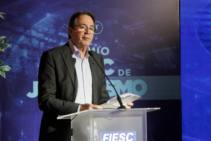 Mario Cezar de Aguiar, Presidente da FIESC, explica o incremento das exportações no estado Mario Cezar de Aguiar, Presidente da FIESC, explica o incremento das exportações no estado