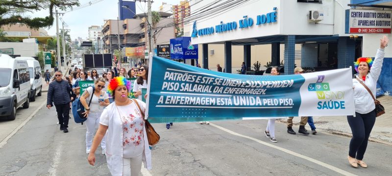 Liminar impede paralisa&ccedil;&atilde;o em Crici&uacute;ma, mas profissionais da enfermagem de folga protestam – Foto: SindiSa&uacute;de/Divulga&ccedil;&atilde;o/ND