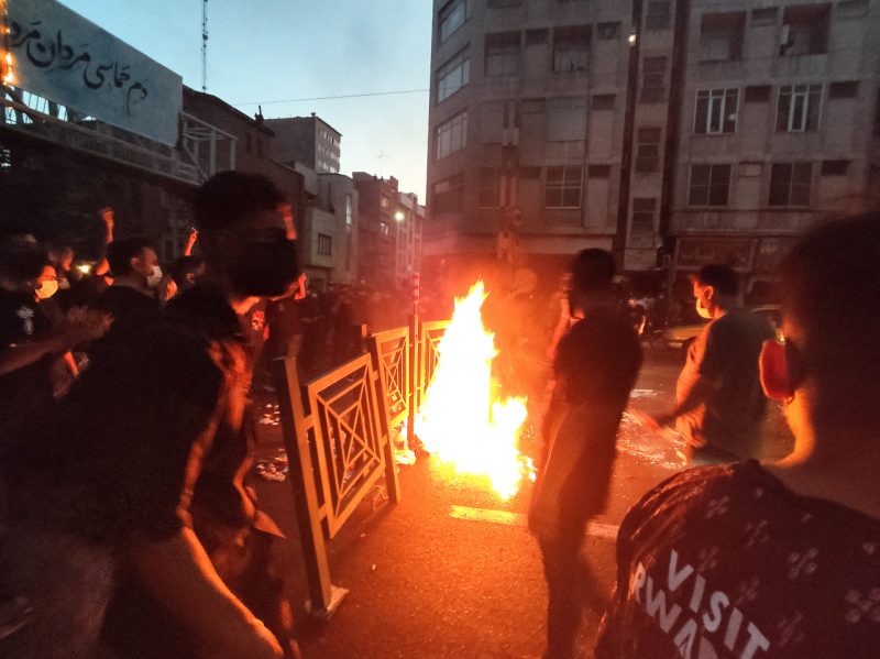 Pelo menos 31 pessoas j&aacute; morreram nos protestos que t&ecirc;m acontecido no Ir&atilde; – Foto: Divulga&ccedil;&atilde;o/AFP