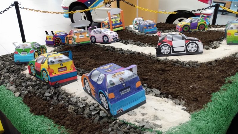 Crian&ccedil;as montaram carrinhos e os melhores est&atilde;o expostos – Foto: Divulga&ccedil;&atilde;o/ND