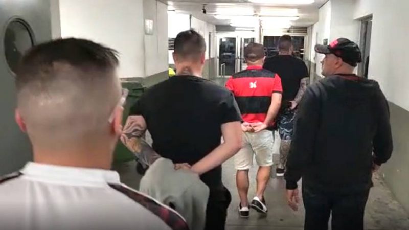 Quatro homens s&atilde;o presos durante o jogo do Flamengo por crimes cometidos em Santa Catarina – Foto: PMSC/Divulga&ccedil;&atilde;o/ND