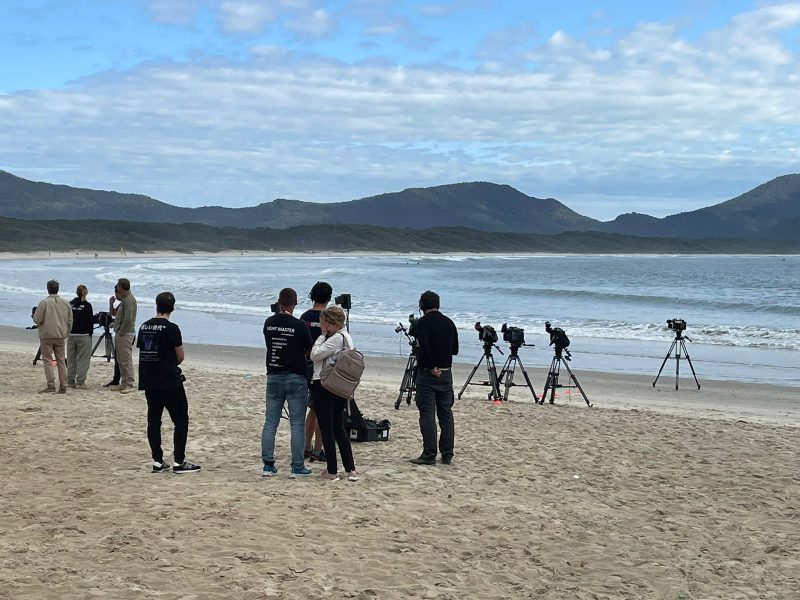 Reality Show de canal franc&ecirc;s est&aacute; sendo gravado na Barra da Lagoa – Foto: Vini de Lucca / Divulga&ccedil;&atilde;o / ND