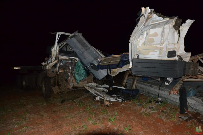 O homem teria morrido ainda no local do acidente &mdash; Foto: Rennan Teixeira/R&aacute;dio M&aacute;xima/ND