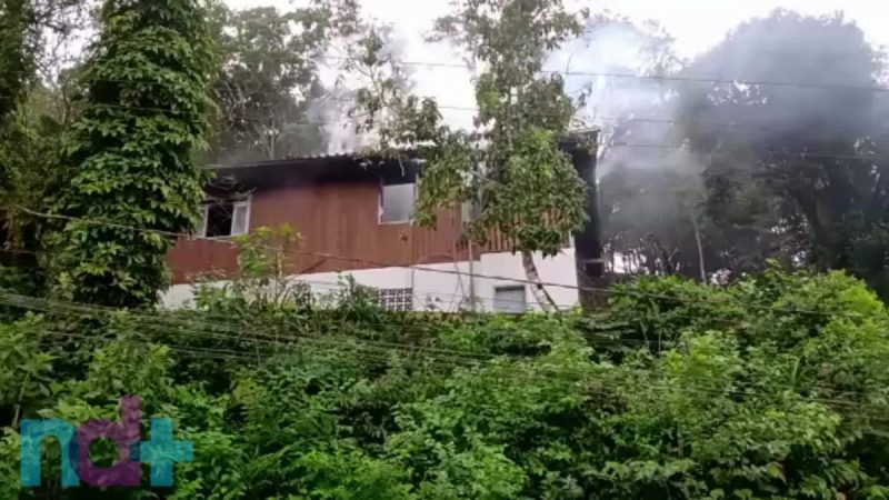 Inc&ecirc;ndio atingiu casa no bairro Ponta Aguda – Foto: Reprodu&ccedil;&atilde;o/Cristiano Silva/R&aacute;dio Menina FM/ND