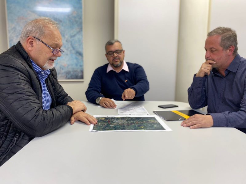 Reuni&atilde;o na Secretaria Estadual de Infraestrutura garantiu a retomada das obras nesta quinta-feira – Foto: Divulga&ccedil;&atilde;o/ND