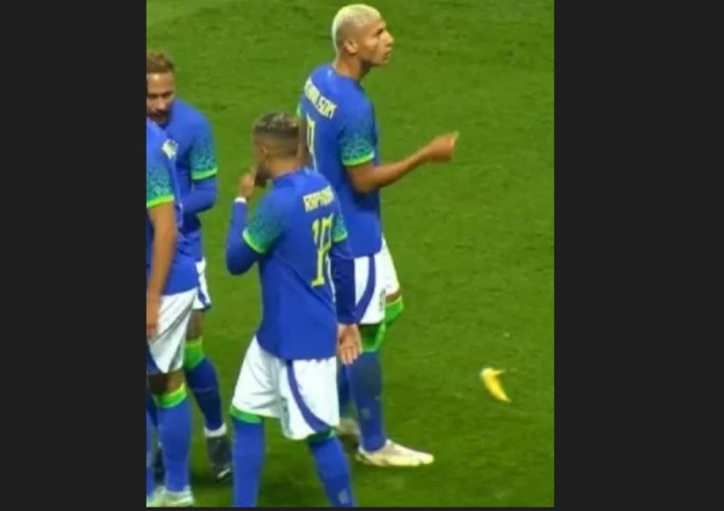 Torcida jogou banana em dire&ccedil;&atilde;o ao atacante Richarlison em jogo da Sele&ccedil;&atilde;o Brasileira – Foto: @bellexcosta/Reprodu&ccedil;&atilde;o/ND