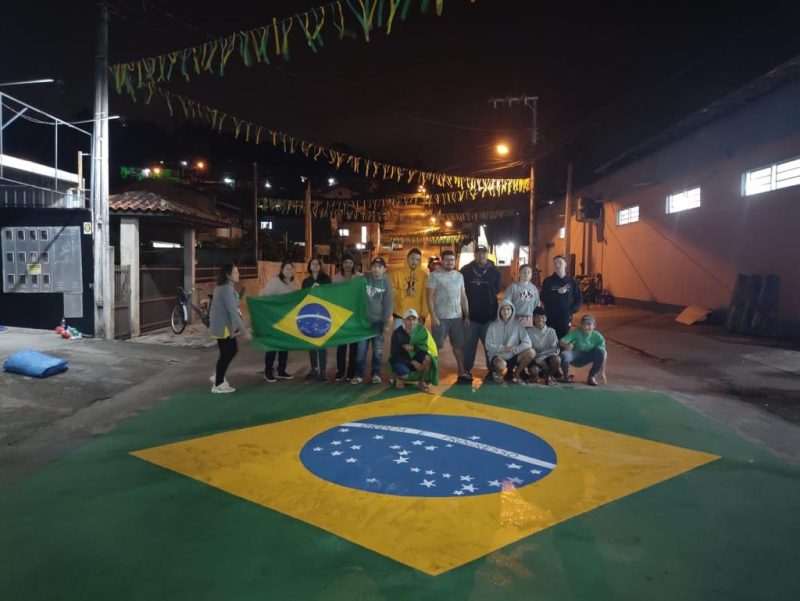 Todo mundo ajudou na decora&ccedil;&atilde;o da rua Perp&eacute;tua Farias Khnis, no bairro Limoeiro – Foto: Reprodu&ccedil;&atilde;o/ND