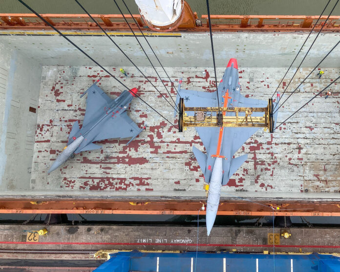 Imagem do Fabricante mostra como os avi&otilde;es s&atilde;o transportados no navio – Foto: SAAB/Divulga&ccedil;&atilde;o/ND