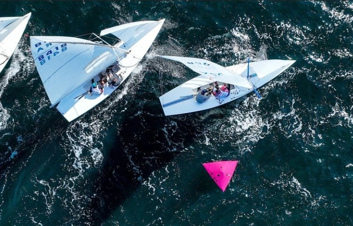 Al&eacute;m do TOP 10, os atletas brasileiros tamb&eacute;m levaram t&iacute;tulo na categoria J&uacute;nior, que &eacute; at&eacute; 30 anos de idade. – Foto: Divulga&ccedil;&atilde;o/CBVELA