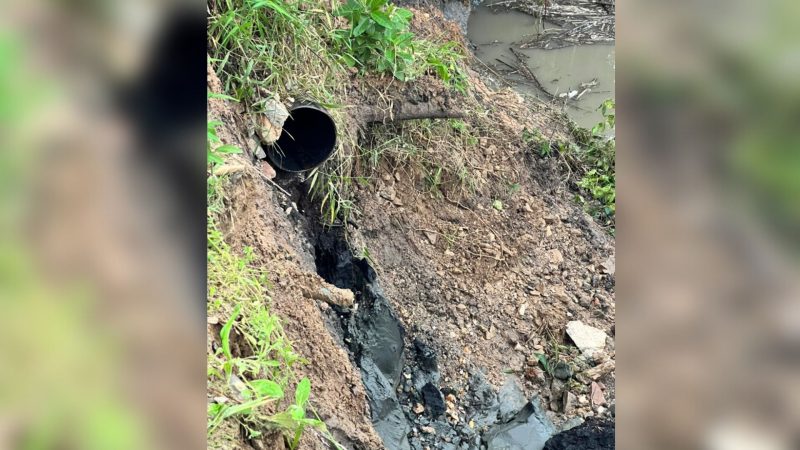 Tubula&ccedil;&atilde;o ficou destru&iacute;da e prejudica o abastecimento de &aacute;gua – Foto: Semasa/Divulga&ccedil;&atilde;o/ND