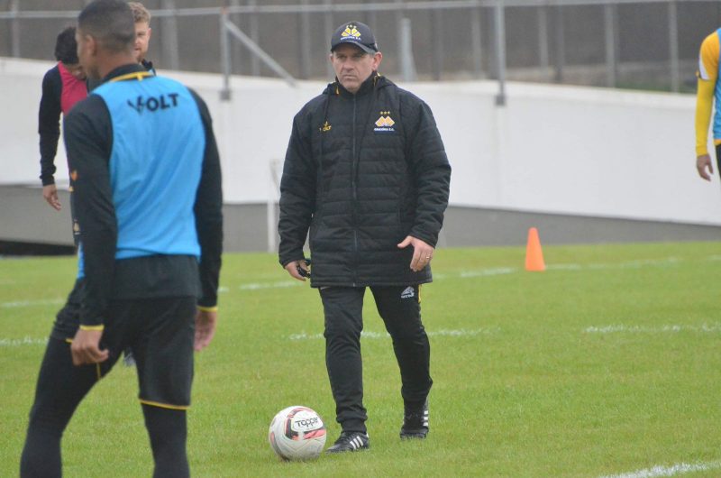 T&eacute;cnico Cl&aacute;udioTencati defende invencibilidade de sete jogos com o Tigre. – Foto: Celso da Luz – Assessoria do Crici&uacute;ma