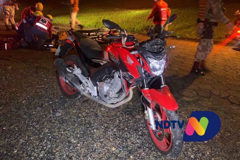 Autor do disparo sofreu acidente de moto ap&oacute;s fugir do local – Foto: Ricardo Alves/NDTV