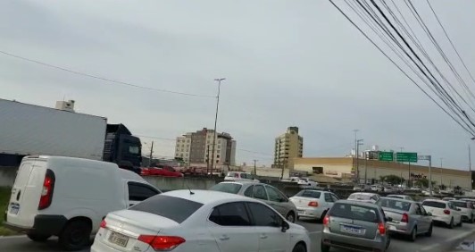 Tr&acirc;nsito intenso gera filas de at&eacute; 14 km na Grande Florian&oacute;polis – Foto: GMF/Divulga&ccedil;&atilde;o