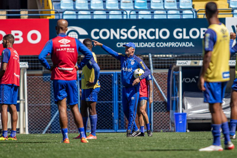 Lisca terá desfalque importante contra o Atlético-GO