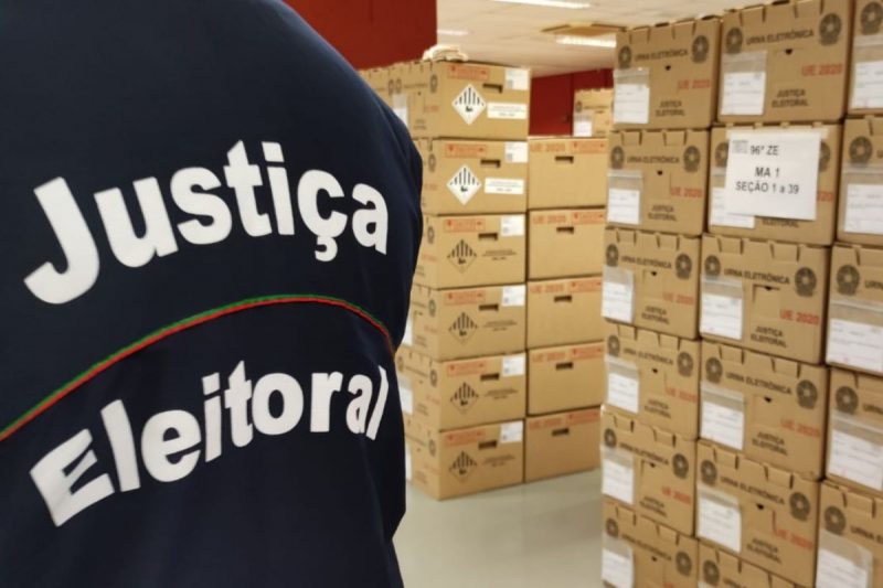 Urnas eletr&ocirc;nicas j&aacute; est&atilde;o preparadas para as elei&ccedil;&otilde;es – Foto: Jonathan Rocha/NDTV