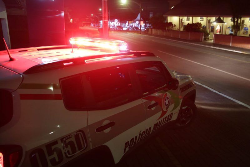 Mulher amea&ccedil;ou vizinha de morte e acabou detida em Jaragu&aacute; do Sul – Foto: Carlos Junior/ND