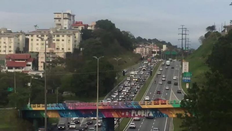 O trânsito da Grande Florianópolis apresenta boa fluidez em algumas regiões 