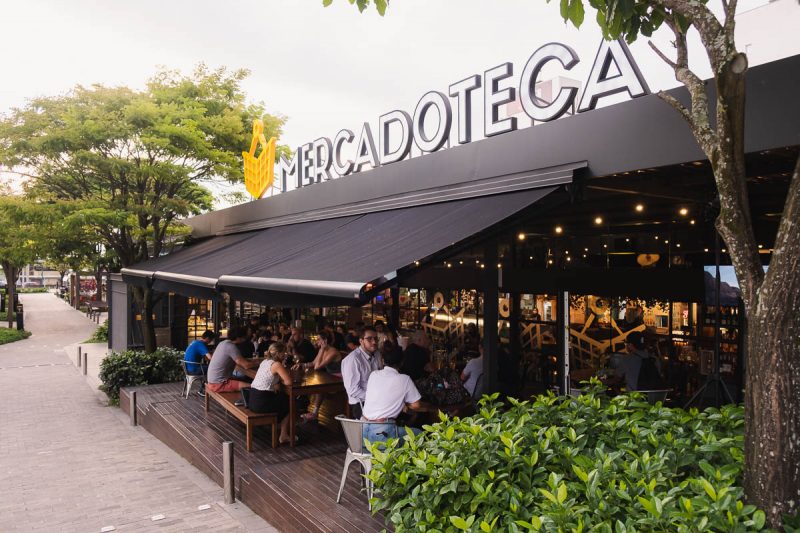 Com atendimento eficiente, o local facilita acesso a comida, oferece um ambiente planejado, que envolve arquitetura em intera&ccedil;&atilde;o com a natureza, criando um ambiente tranquilo e harm&ocirc;nico para os frequentadores – Foto: Arquivo Grupo Pedra Branca