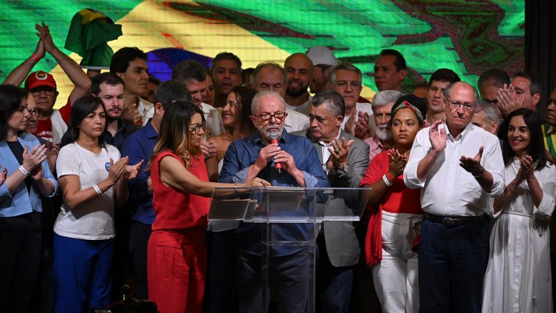 Luiz Inácio Lula da Silva em discurso após reeleição neste domingo (30) &#8211; Foto: NELSON ALMEIDA/AFP/ND