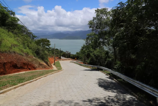 Estrada principal de acesso ao Sert&atilde;o do Ribeir&atilde;o foi asfaltada em 2021 – Foto: PMF/Divulga&ccedil;&atilde;o/ND