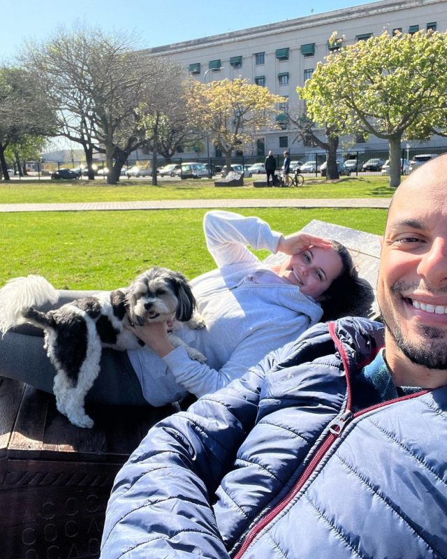 Quem acompanha o casal &eacute; a cachorrinha Eve, adotada em 2020 – Foto: Arquivo pessoal/ND