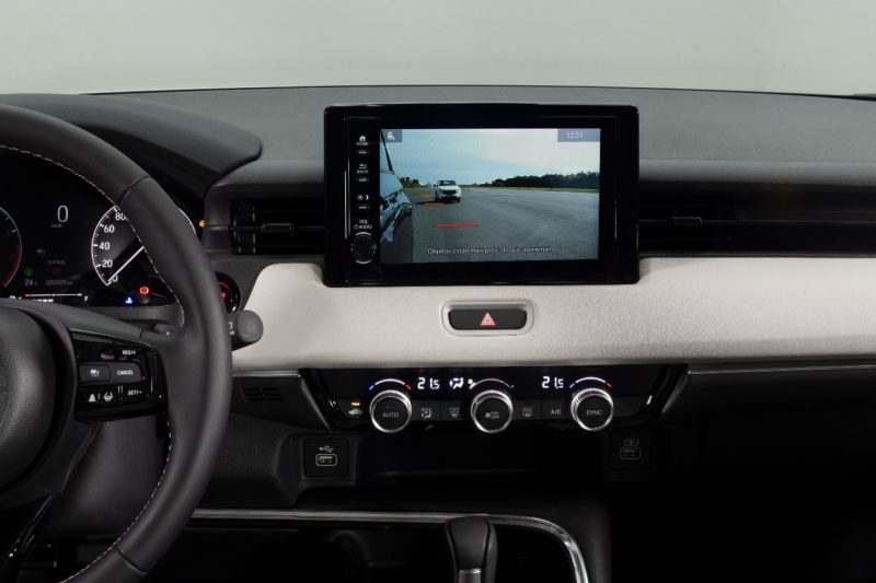 Al&eacute;m do motor 1.5 DI VTEC turbo flex, as duas novas vers&otilde;es trazem outra novidade. O myHonda CONNECT &eacute; uma exclusiva plataforma de conectividade, que permite ao condutor ter controle e informa&ccedil;&atilde;o do ve&iacute;culo, por meio de aplicativo no smartphone – Foto: Divulga&ccedil;&atilde;o/ND