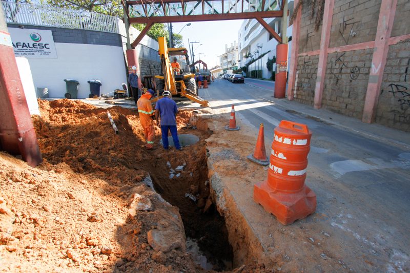 Esta&ccedil;&atilde;o de esgoto est&aacute; em constru&ccedil;&atilde;o no Santinho – Foto: Leo Munhoz/ND
