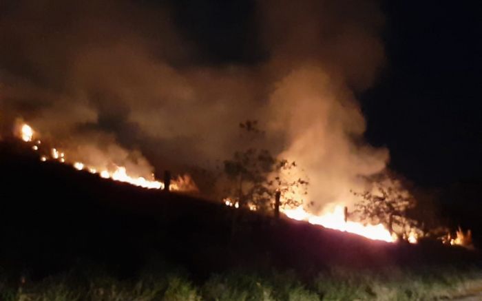 Bombeiros trabalharam por mais de cinco horas para combater as chamas – Foto: Reprodu&ccedil;&atilde;o/Divulga&ccedil;&atilde;o