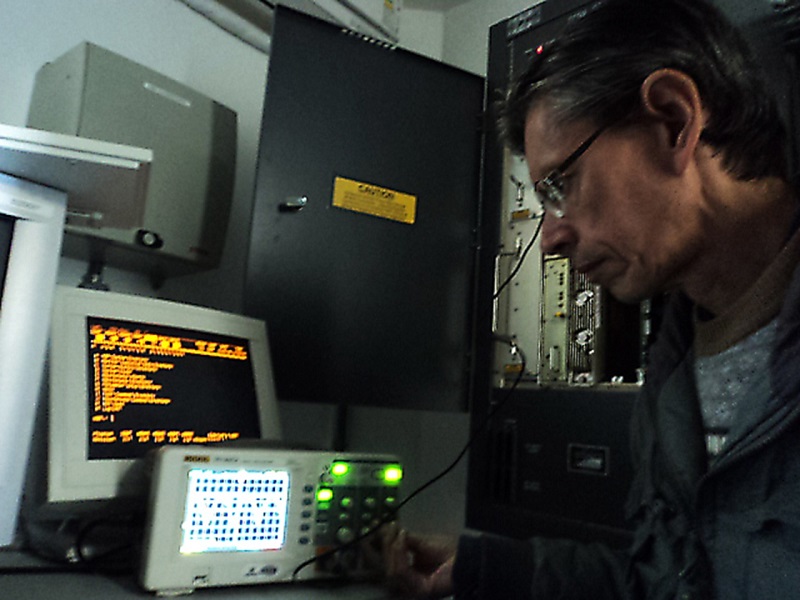 Alcides Cores aparece aqui fazendo parte das an&aacute;lises de amostras do agroglifo. – Foto: Alcides Cores/ND