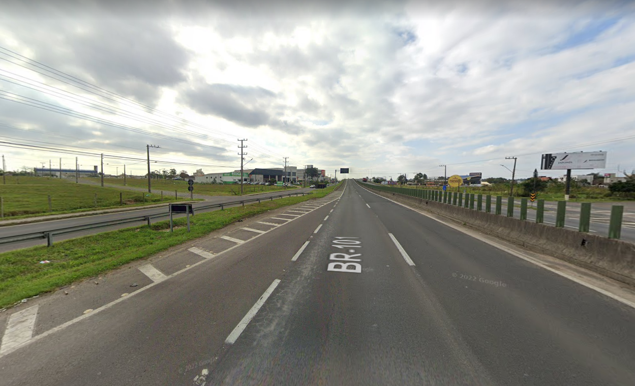 Idoso morre atropelado por caminhão na br-101
