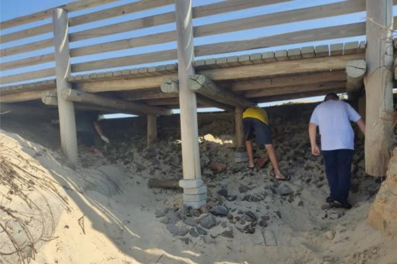 Meio ambiente: escola de Tubarão promove ação de coleta de lixo na praia