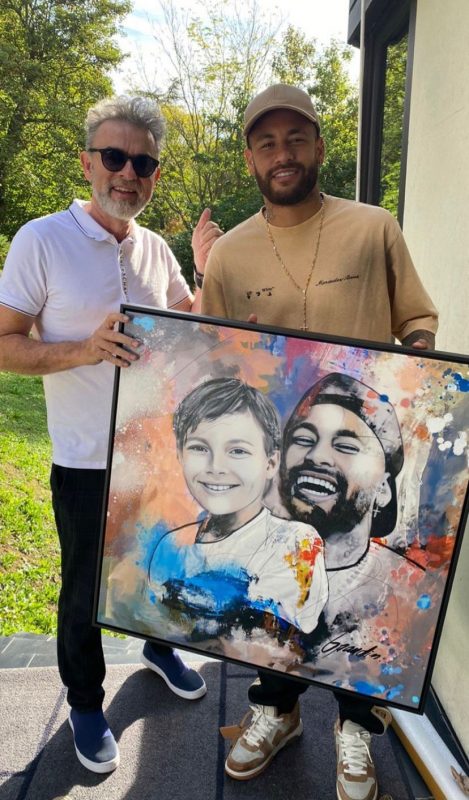 Neymar com presente de artista de Joinville