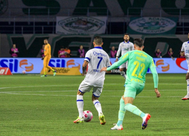 Renato nos &uacute;ltimos jogos&nbsp; foi um exemplo desse time que perde o interesse em jogar. Nunca vi errar tanto.&nbsp; &nbsp;– Foto: Andr&eacute; Palma Ribeiro/Ava&iacute; FC/Divulga&ccedil;&atilde;o/ND