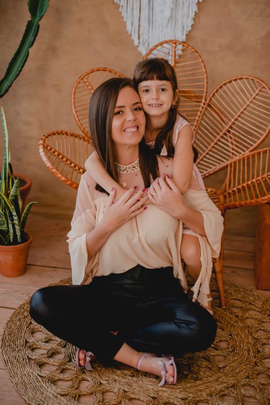 Barbara da Silva com sua filha, a pequena Helena – Foto: Arquivo Pessoal/Divulga&ccedil;&atilde;o/ND
