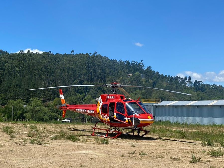 Jovem sofre parada cardíaca após afogamento em trecho sem salva-vidas da  Praia Brava