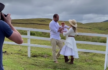 Recentemente Eduardo Bolsonaro, filho do presidente da rep&uacute;blica, escolheu a casa de um amigo que tem tr&ecirc;s endere&ccedil;os para fazer um ensaio fotogr&aacute;fico, por exemplo. – Foto: Redes sociais