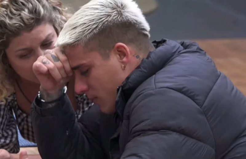 Tiago teve surto em festa, e Thomaz questiona poss&iacute;vel “possess&atilde;o” – Foto: Record TV/Reprodu&ccedil;&atilde;o