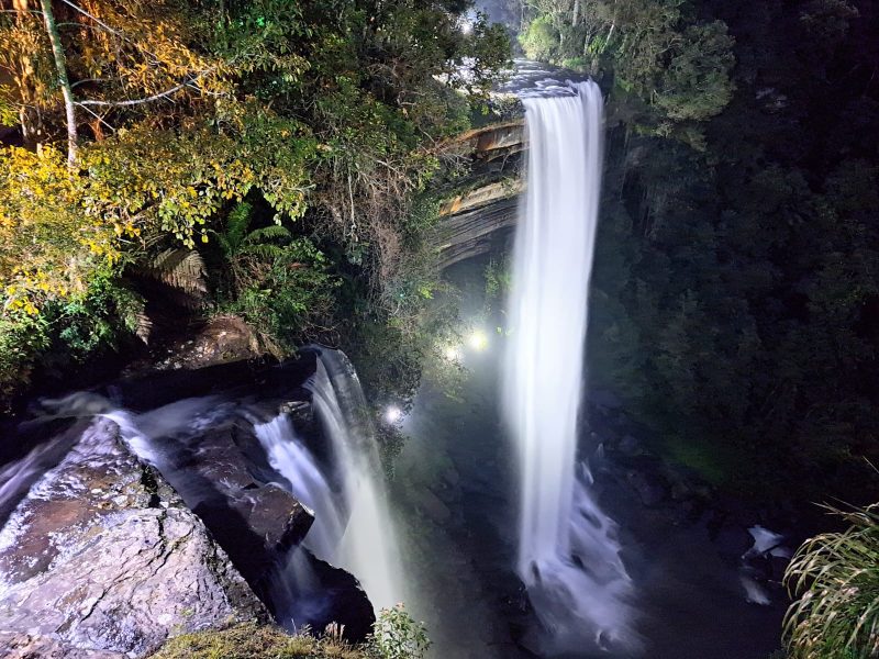 Cachoeira Paulista, em Doutor Pedrinho – Foto: Mays Destinos