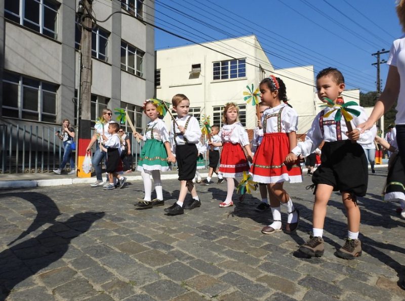 Desfile da Oktoberfest na Vila Itoupava em 2017 – Foto: Divulga&ccedil;&atilde;o/Blog do Jaime/ND