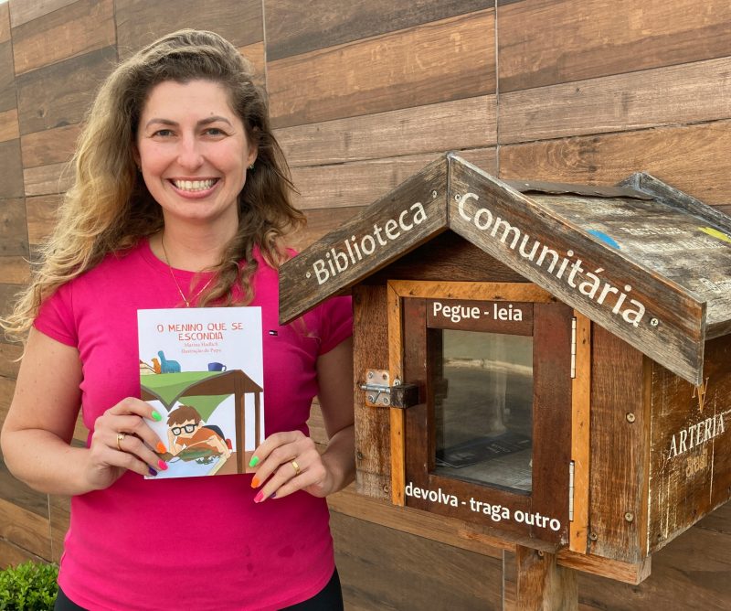 Casinha de livros e Marina