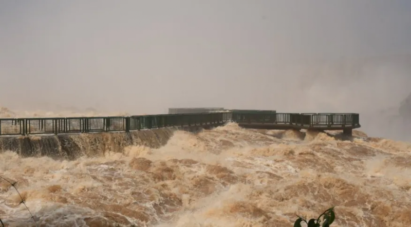 Volume &eacute; o segundo maior da hist&oacute;ria; Recorde &eacute; de 47 milh&otilde;es de litros, registrado em junho de 2014 – Foto: Edi Emerson/ Parque Nacional do Igua&ccedil;u/ND